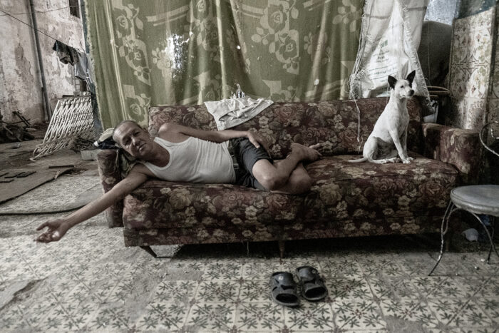 Vilande man med hund,Havanna,Kuba